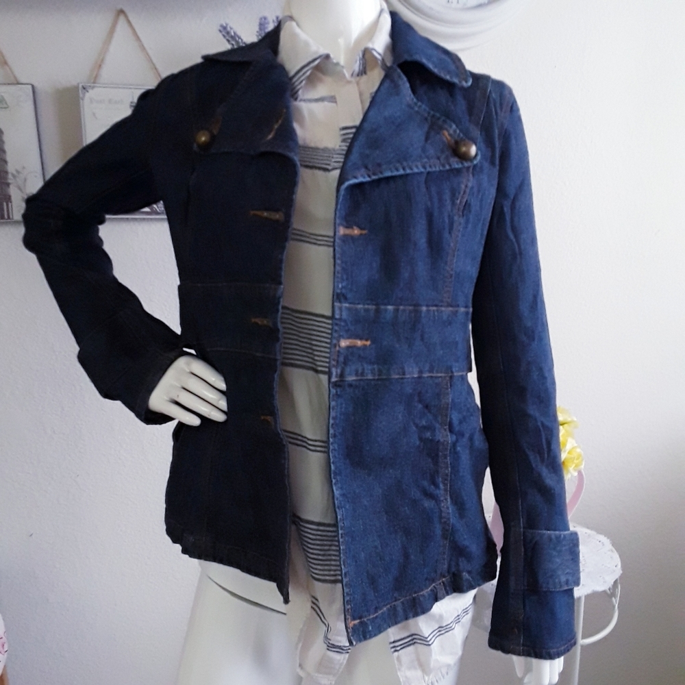 Denim jacket by Jennifer Lopez size Small